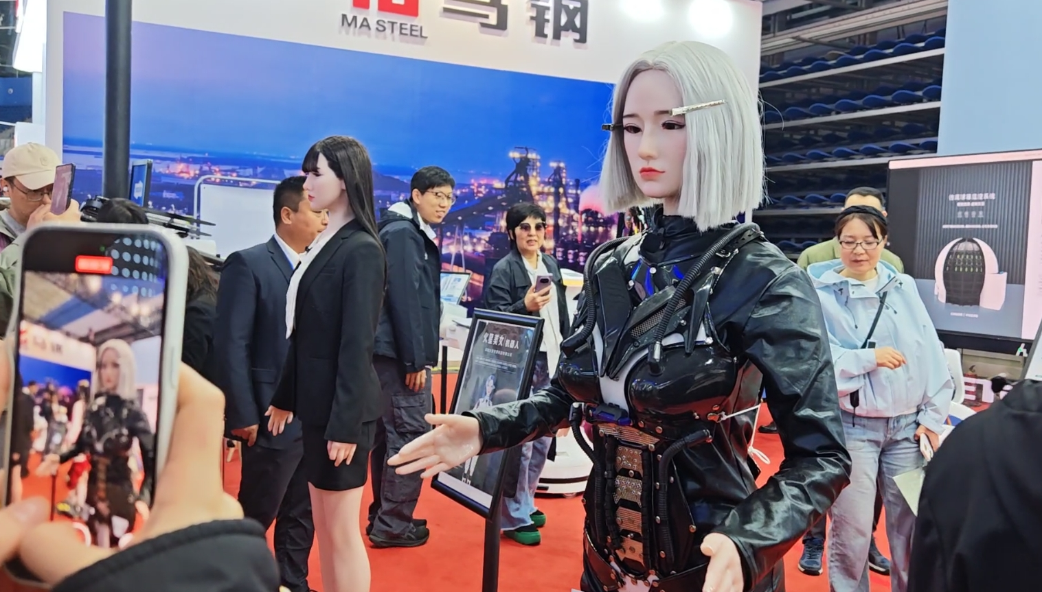 인간을 닮은 휴머노이드 미녀 로봇