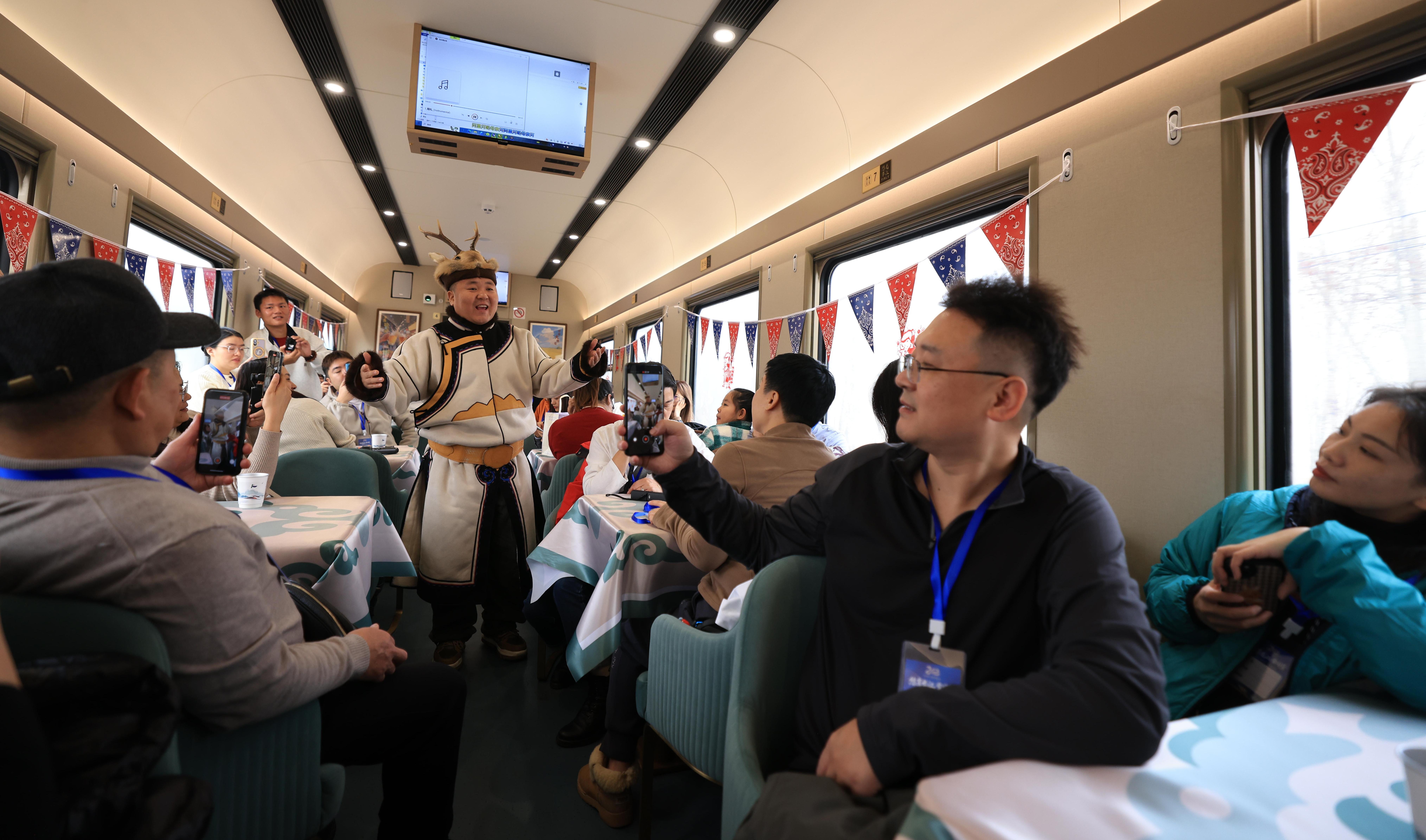 흑룡강성 올 겨울 첫번째 '유향룡강·은려호' 빙설 관광 렬차 운행