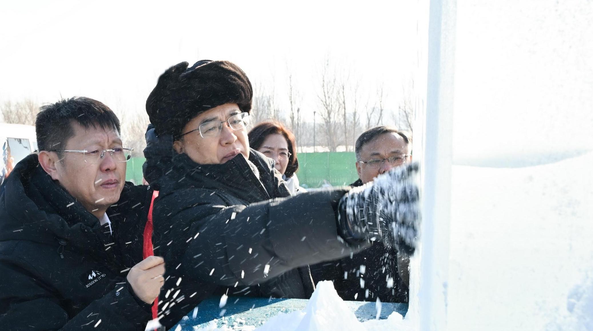 허근 할빈빙설대세계서 현장 조사