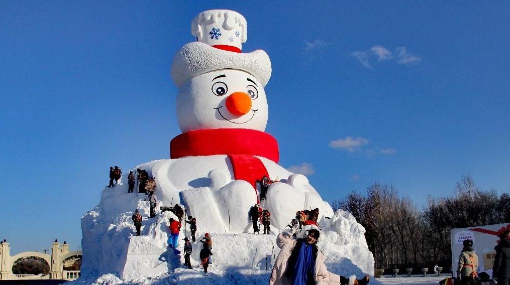 단체관광객들 빙설의 정과 재미를 느껴