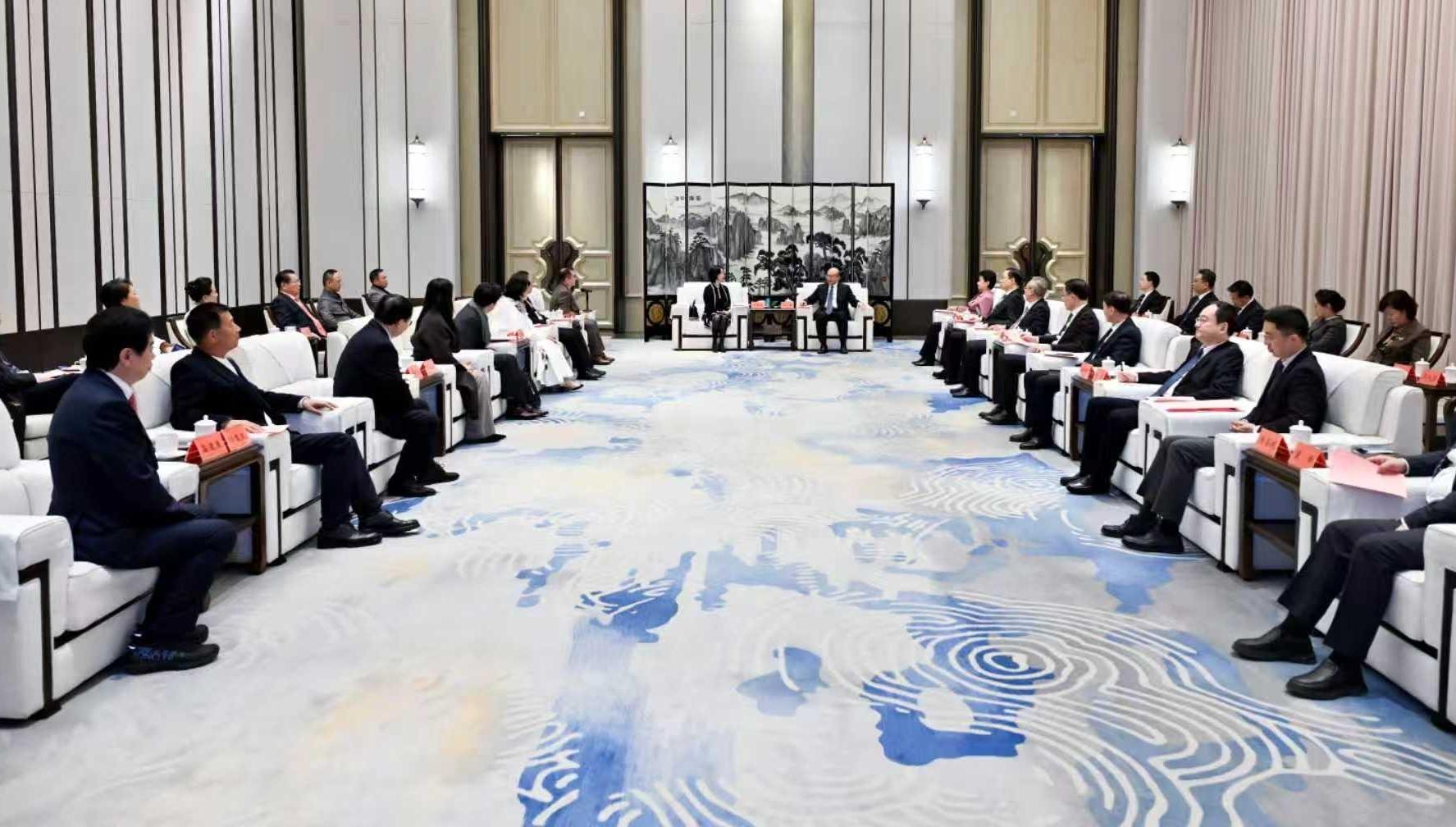 허근·량혜령,  '세계관광경제포럼·흑룡강 2025' 참석 래빈 접견