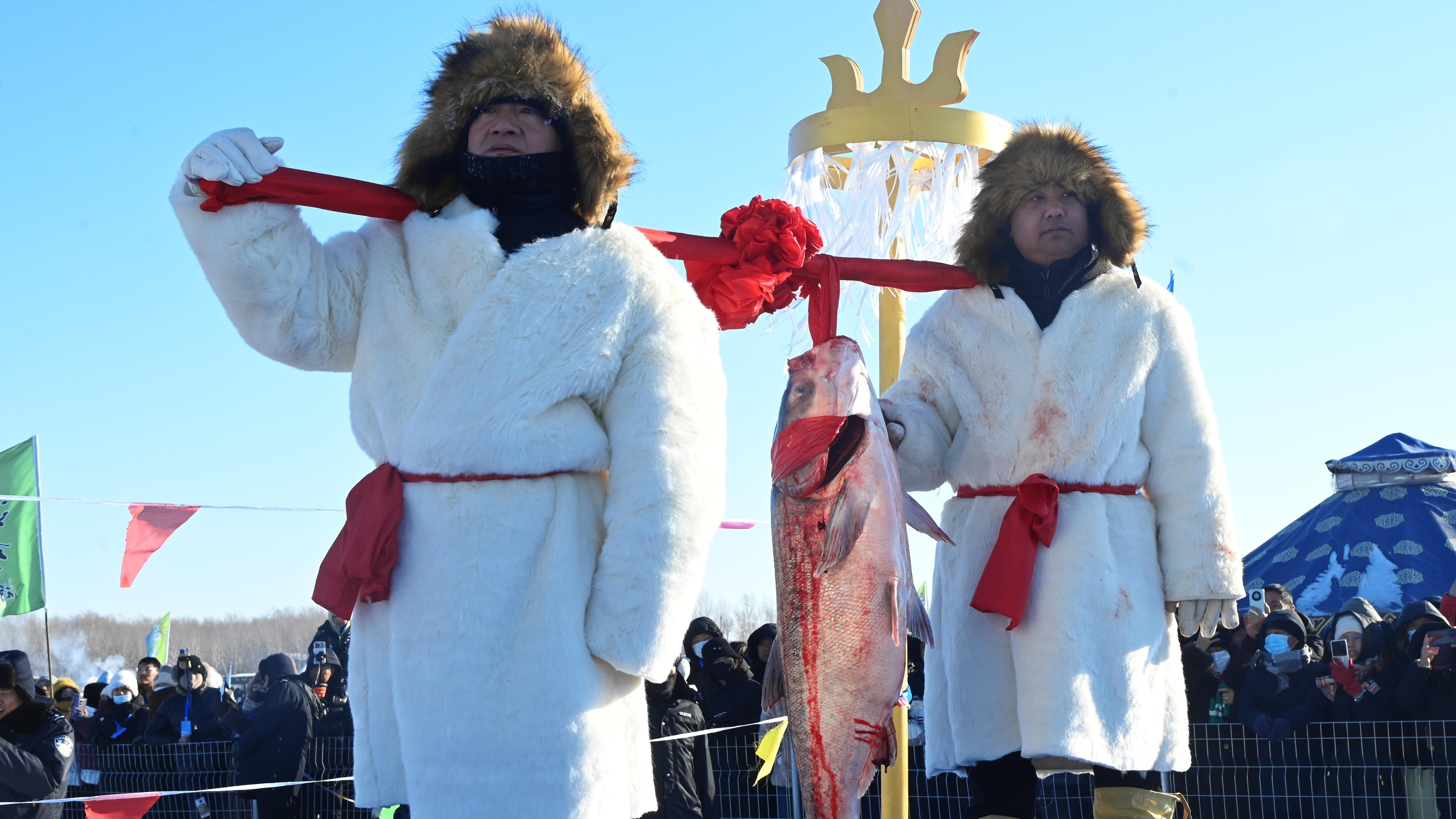 '랭수어·겨울어획시즌' 본행사 시작… 얼음판 뜨거운 열기