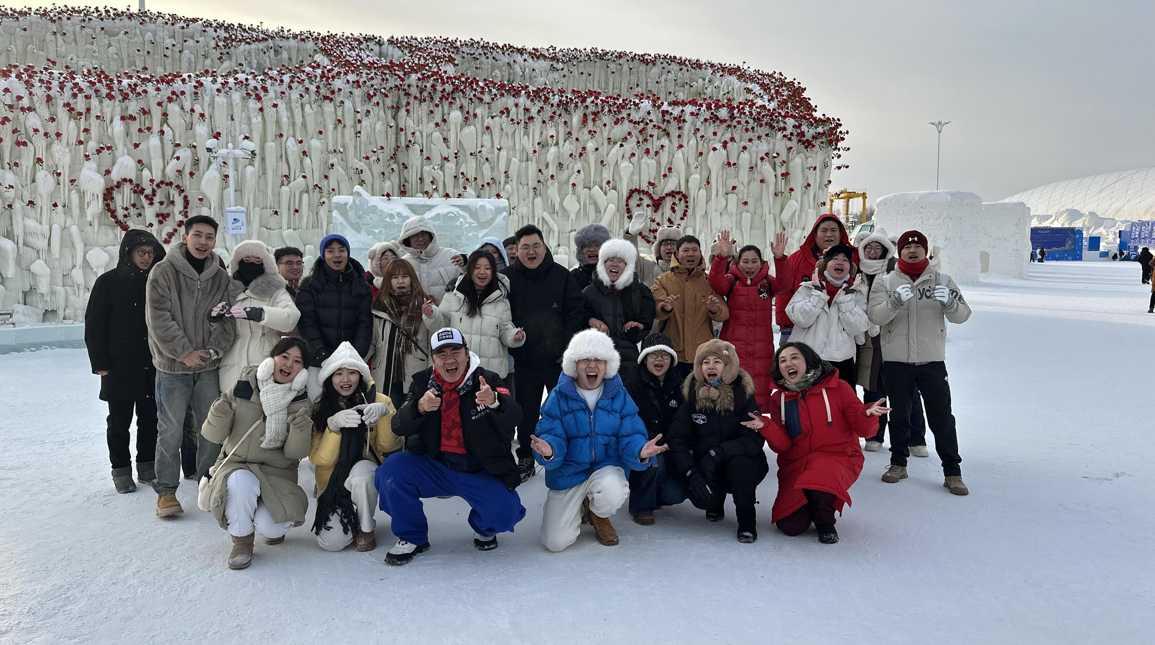 전국 12쌍 신혼부부 할빈 빙설속 겨울랑만 만끽